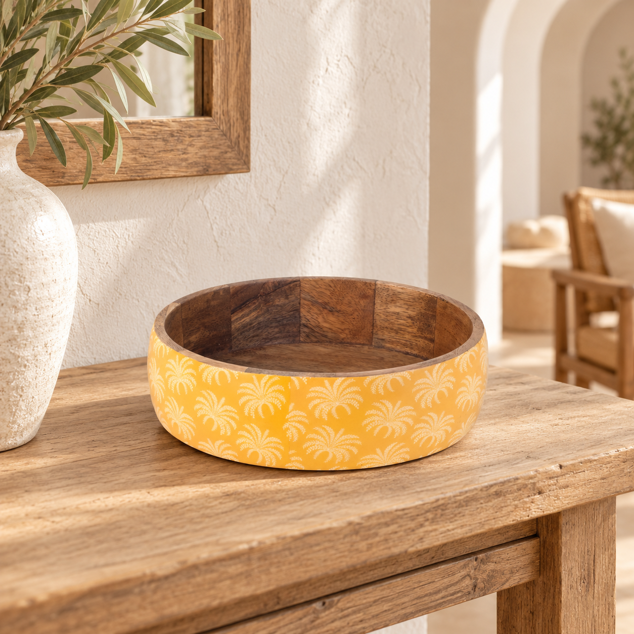 Kom met palmmotief 25 × 25 × 7 cm, Artikel 38999, in einem mediterranen Wohnambiente