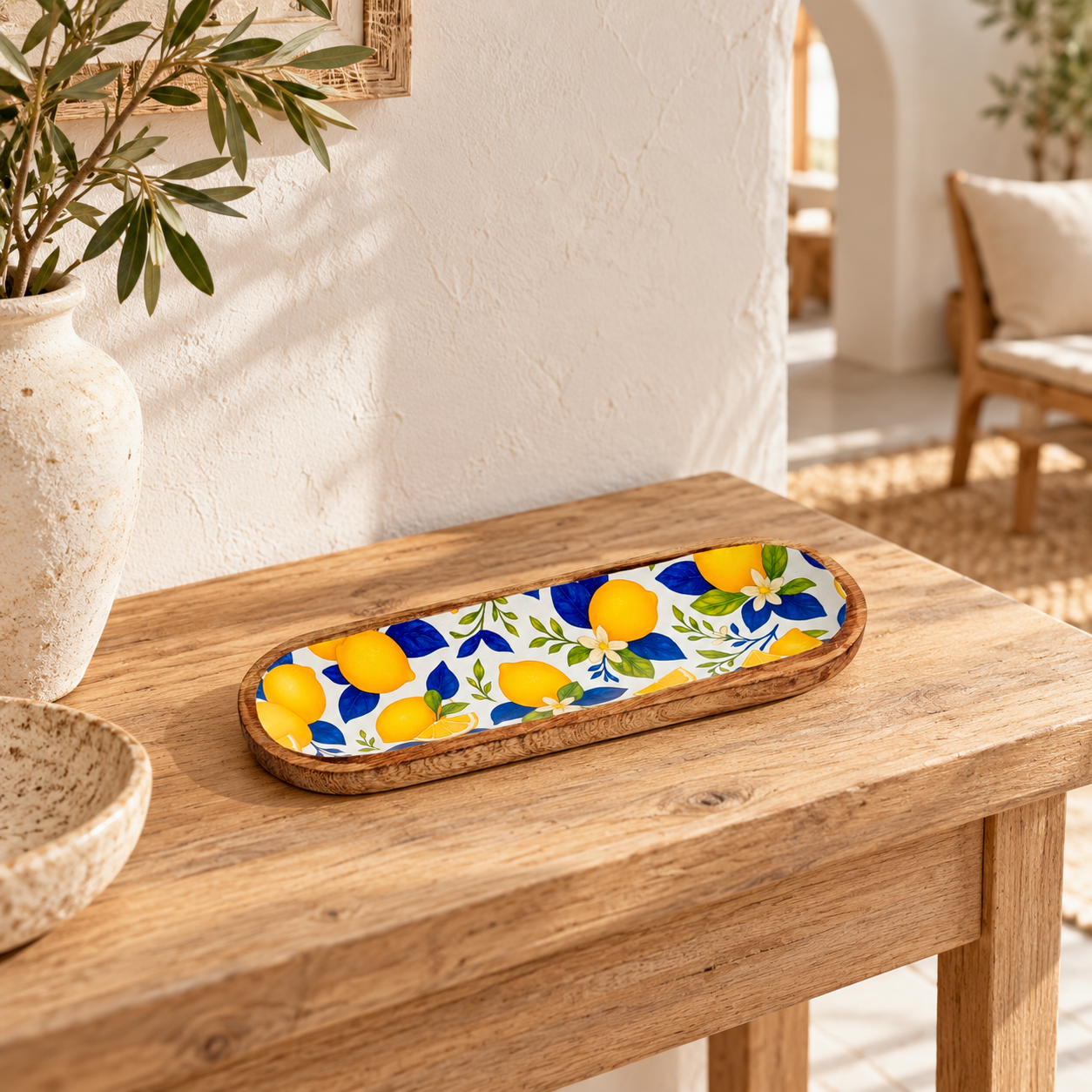 Schaal met citroenmotief 29,50 × 10 × 2 cm, Artikel 39312, in einem mediterranen Wohnambiente